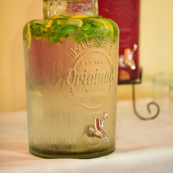 Lemonade dispenser with tap + black base