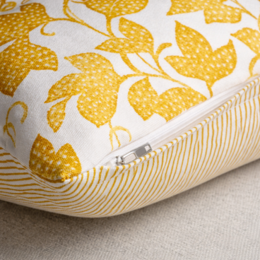 Yellow/white pillowcase