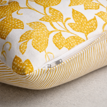Yellow/white pillowcase