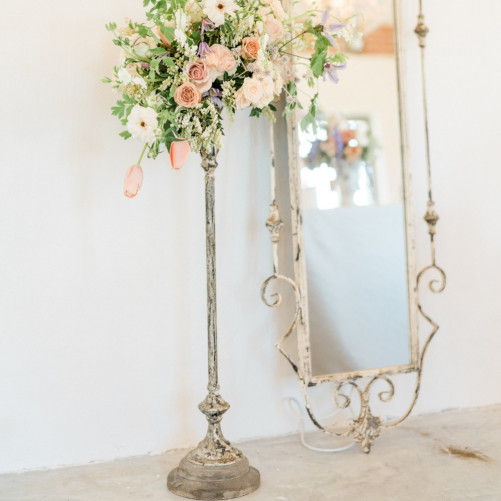 Vintage wooden pedestal - low