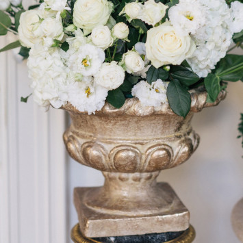 Cream-gold amphora low