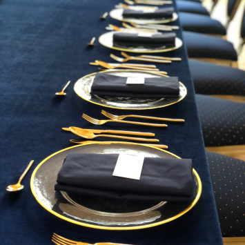 Klubový tanier so zlatým lemom