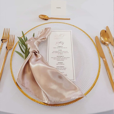 Club plate with gold rim - serrated