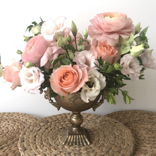 Amfora so zlatym ornamentom