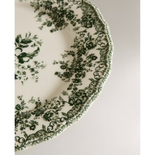 Green majolica plate 21.5cm